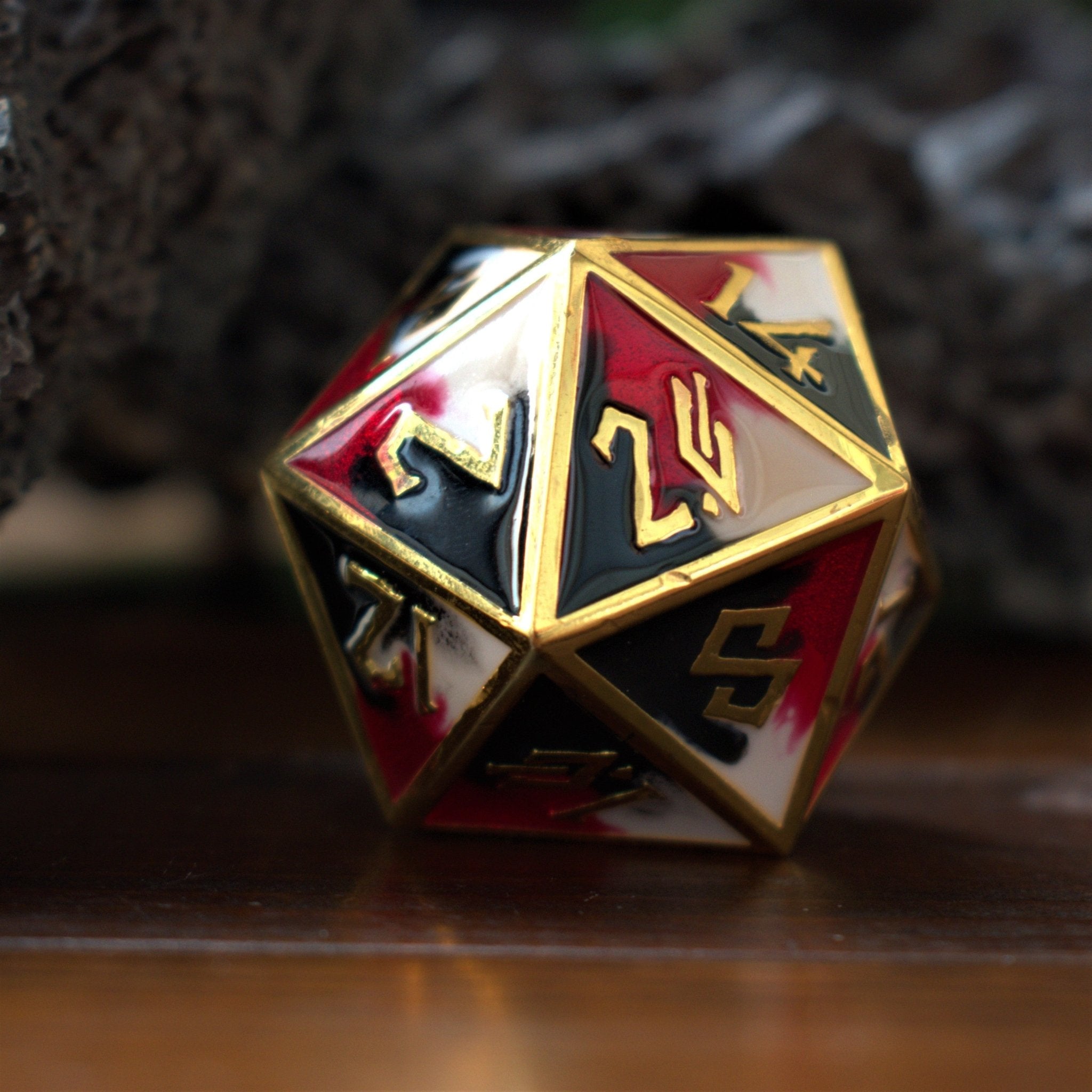 Queen's Gambit Metal 35mm D20 - Misty Mountain Gaming - 1