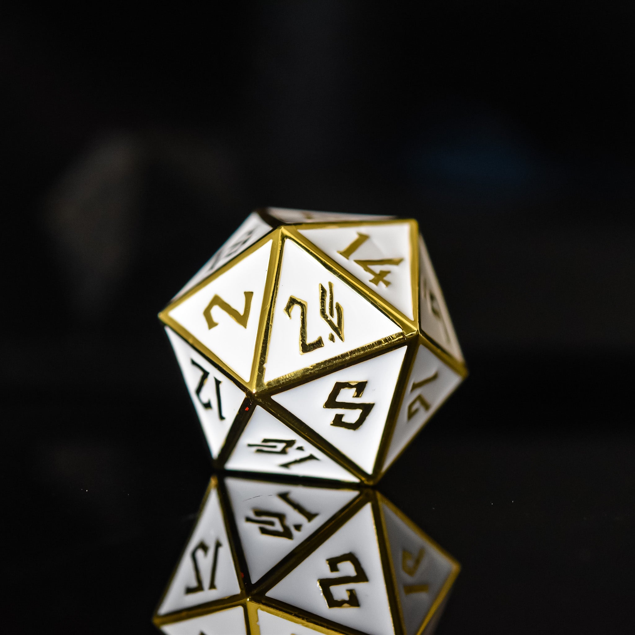 White and Gold Metal 35mm D20 - Misty Mountain Gaming - 1